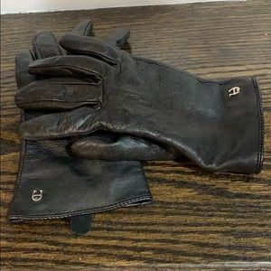 Etienne Aigner 100% leather lined gloves.